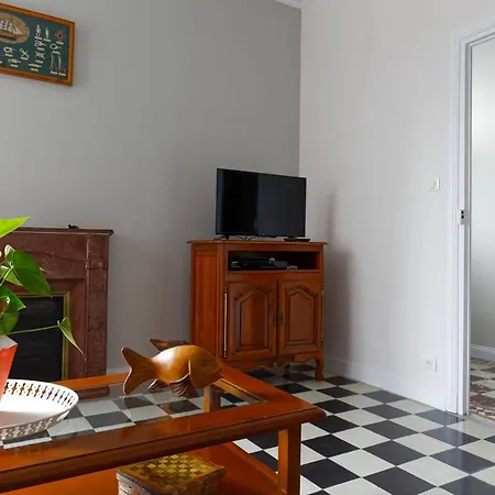 Le Cachet D'une Maison De Centre-bourg A Holiday home *