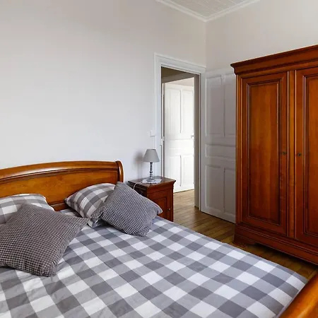 Le Cachet D'une Maison De Centre-bourg A Holiday home *