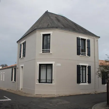 Holiday home Le Cachet D'une Maison De Centre-bourg A Beauvoir-sur-Mer