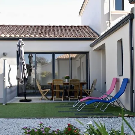 Le Cachet D'une Maison De Centre-bourg A Holiday home *