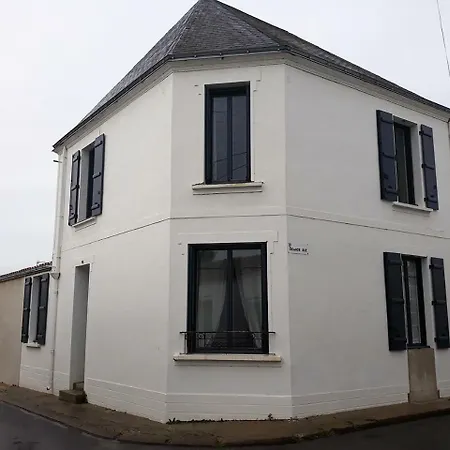 Le Cachet D'une Maison De Centre-bourg A Holiday home Beauvoir-sur-Mer