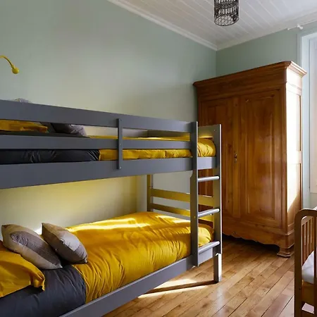 Holiday home En Plein Centre, Jolie Maison Pour 6 Avec Jardin Beauvoir-sur-Mer