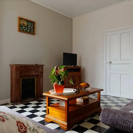 Le Cachet D'une Maison De Centre-bourg A Holiday home