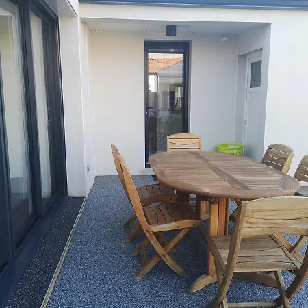 En Plein Centre, Jolie Maison Pour 6 Avec Jardin Feriehus