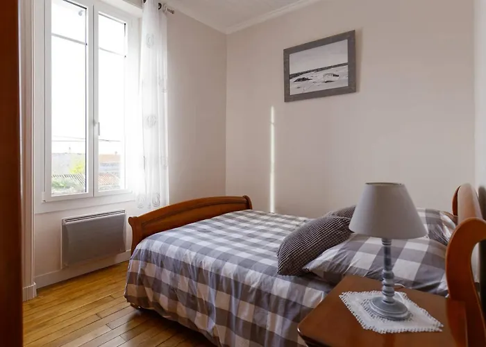 En Plein Centre, Jolie Maison Pour 6 Avec Jardin * Beauvoir-sur-Mer